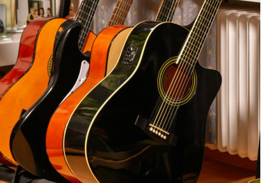 Jaki instrument wybrać na start w 2026? Poradnik